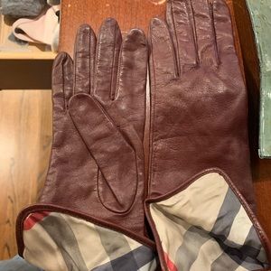 Burberry women’s gloves
